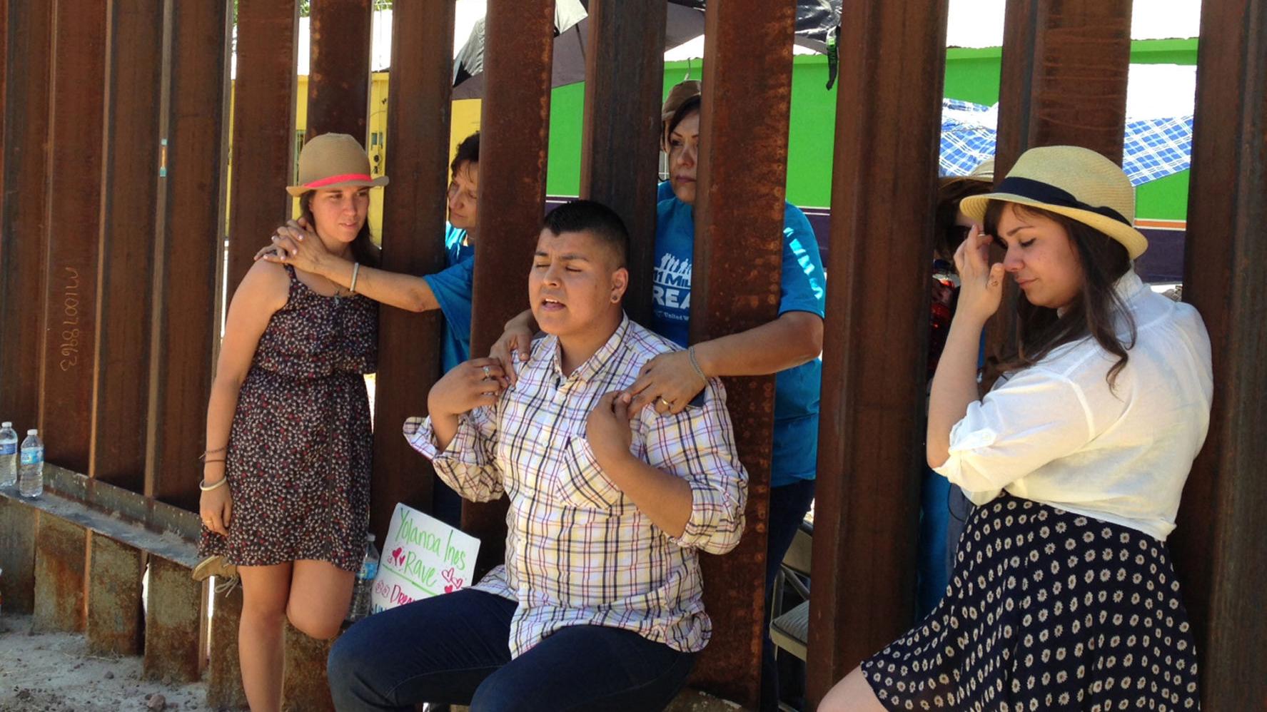 Mesh added to border fence in Nogales, Arizona to deter smugglers